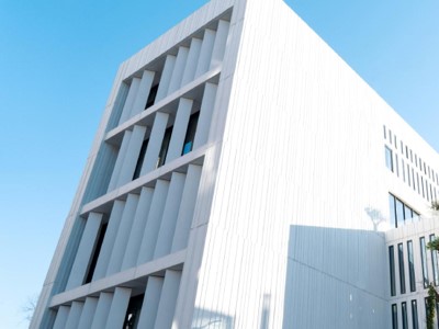 colaboración con UDIT